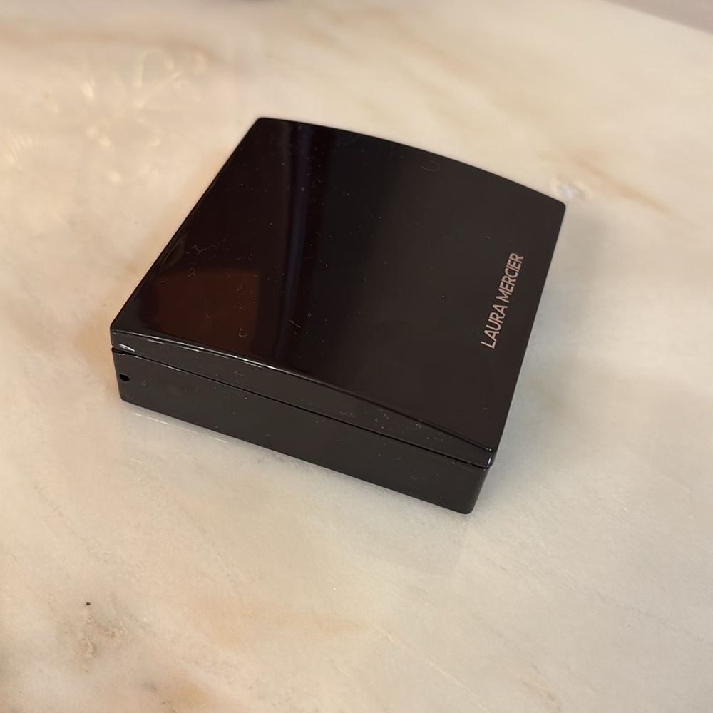 Laura Mercier Translucent Pressed Powder - Picture 8 of 11
